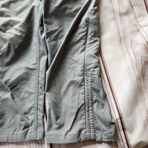 Kuhl "Trekr Kapri" Capri Pants Sage Green Hiking Gorpcore | Women's Size 4 - Picture 4 of 13